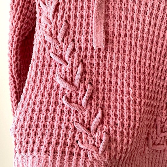 - No Boundaries Juniors lace Up Pullover Size L - Picture 6 of 9